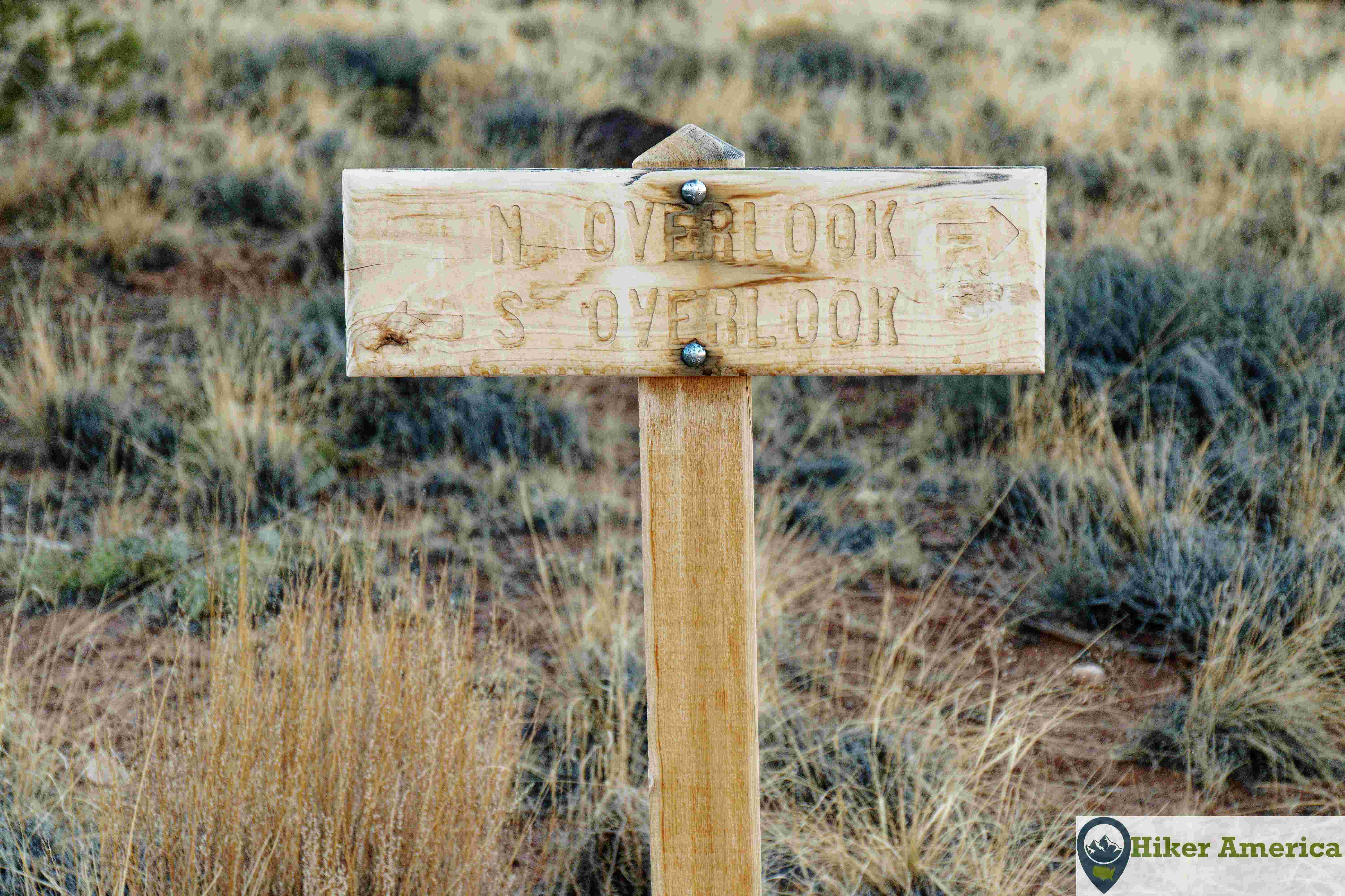 A sign that shows that there are two overlooks.